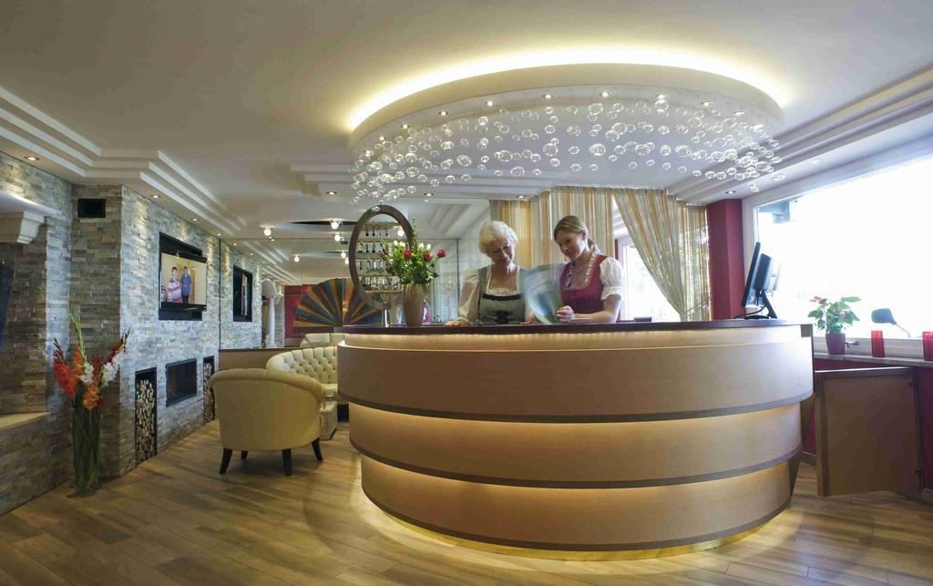 Hotel Irmgard Strass im Attergau Eksteriør billede